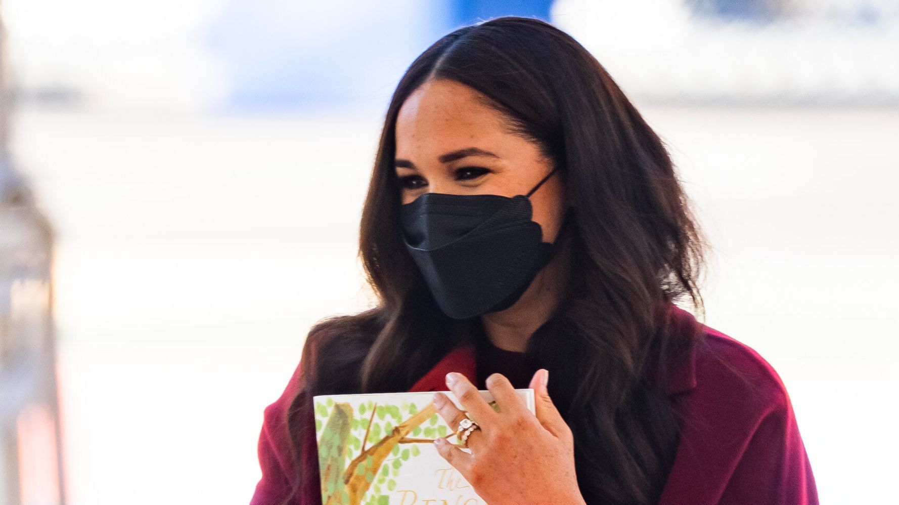 Where To Get Meghan Markle's Black Scalloped Face Mask